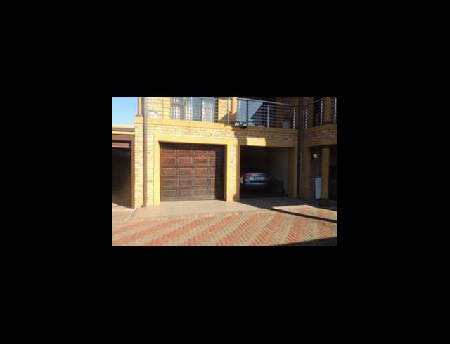 5 BEDROOM HOUSE FOR SALE IN THE ORCHARDS